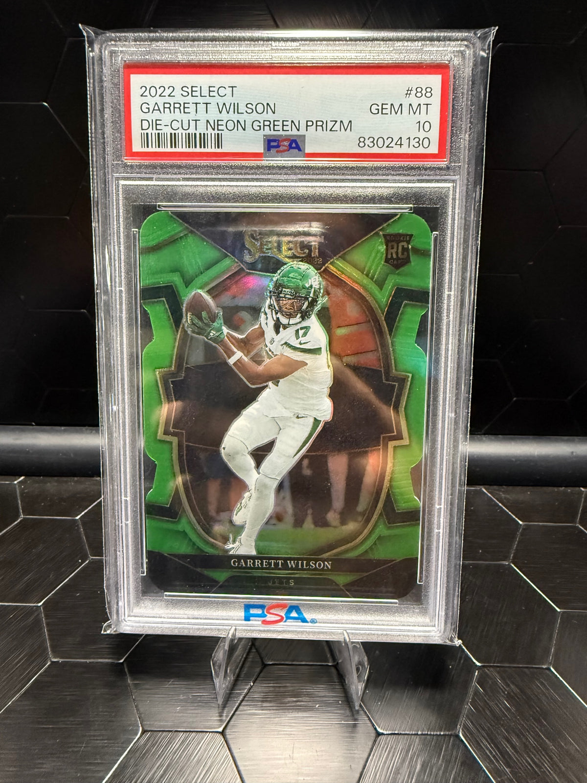 2022 Panini Select #88 Garrett Wilson Die-Cut Neon Green Prizm /299 PSA 10