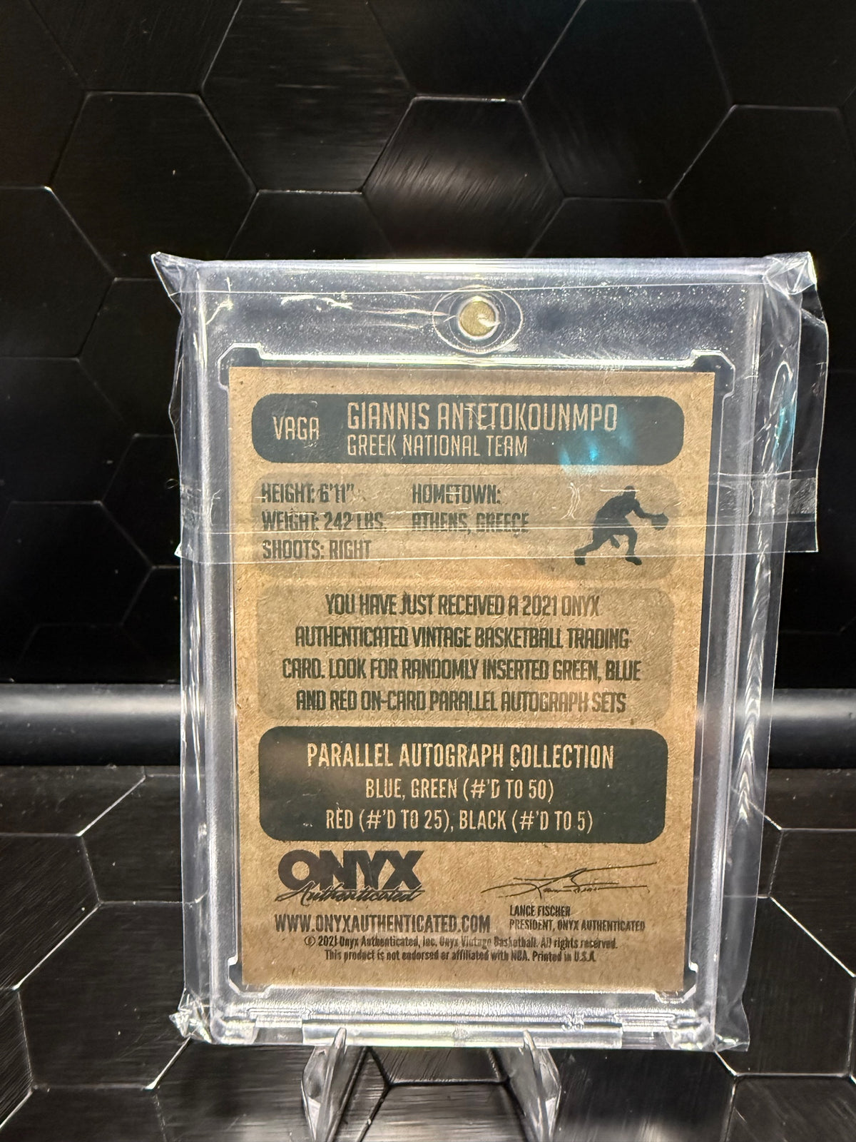 2021–22 Onyx Vintage Basketball Giannis Antetokounmpo #VAGA Blue Autograph