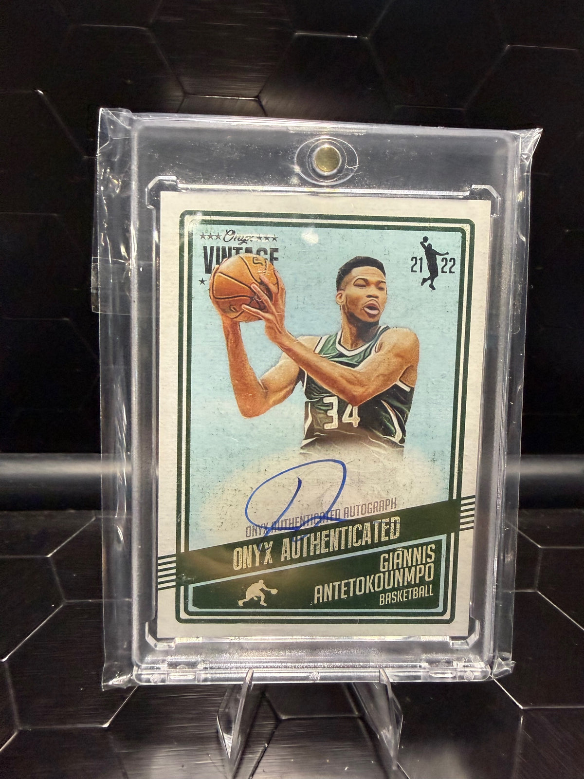 2021–22 Onyx Vintage Basketball Giannis Antetokounmpo #VAGA Blue Autograph