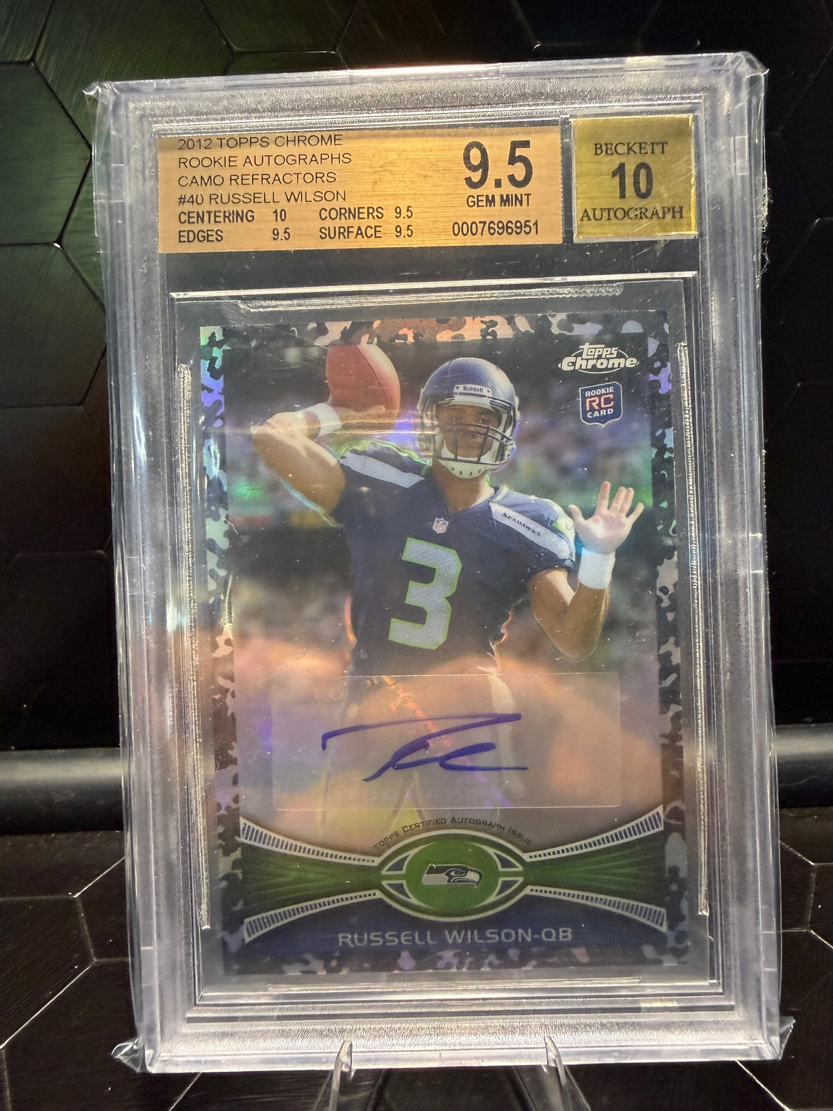 2012 Topps Chrome Russell Wilson #40 Camo Refractor Auto /105 BGS 9.5