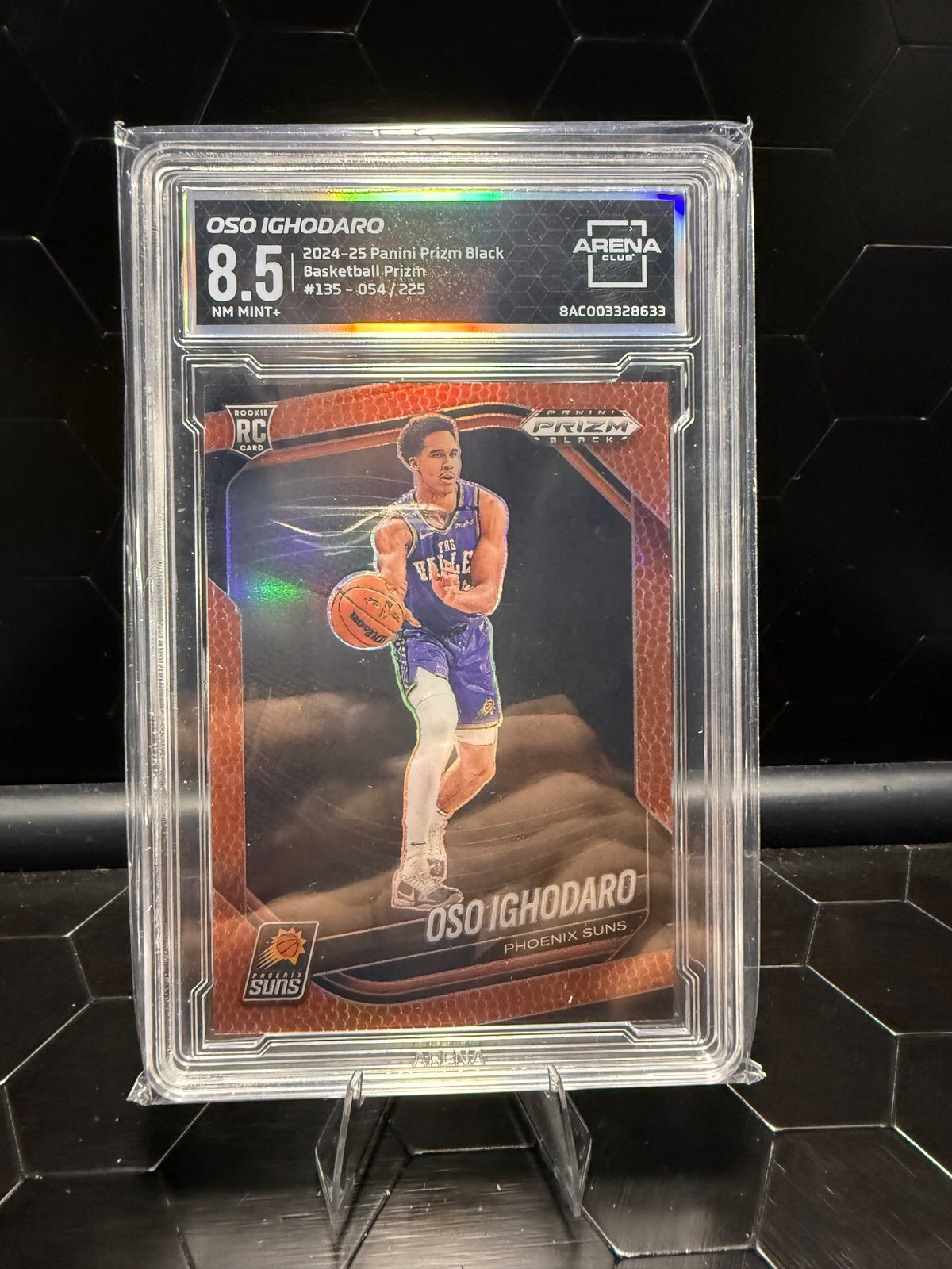 2024-25 Panini Prizm Black Oso Ighodaro #135 Pink RC 054/225 Arena Club 8.5