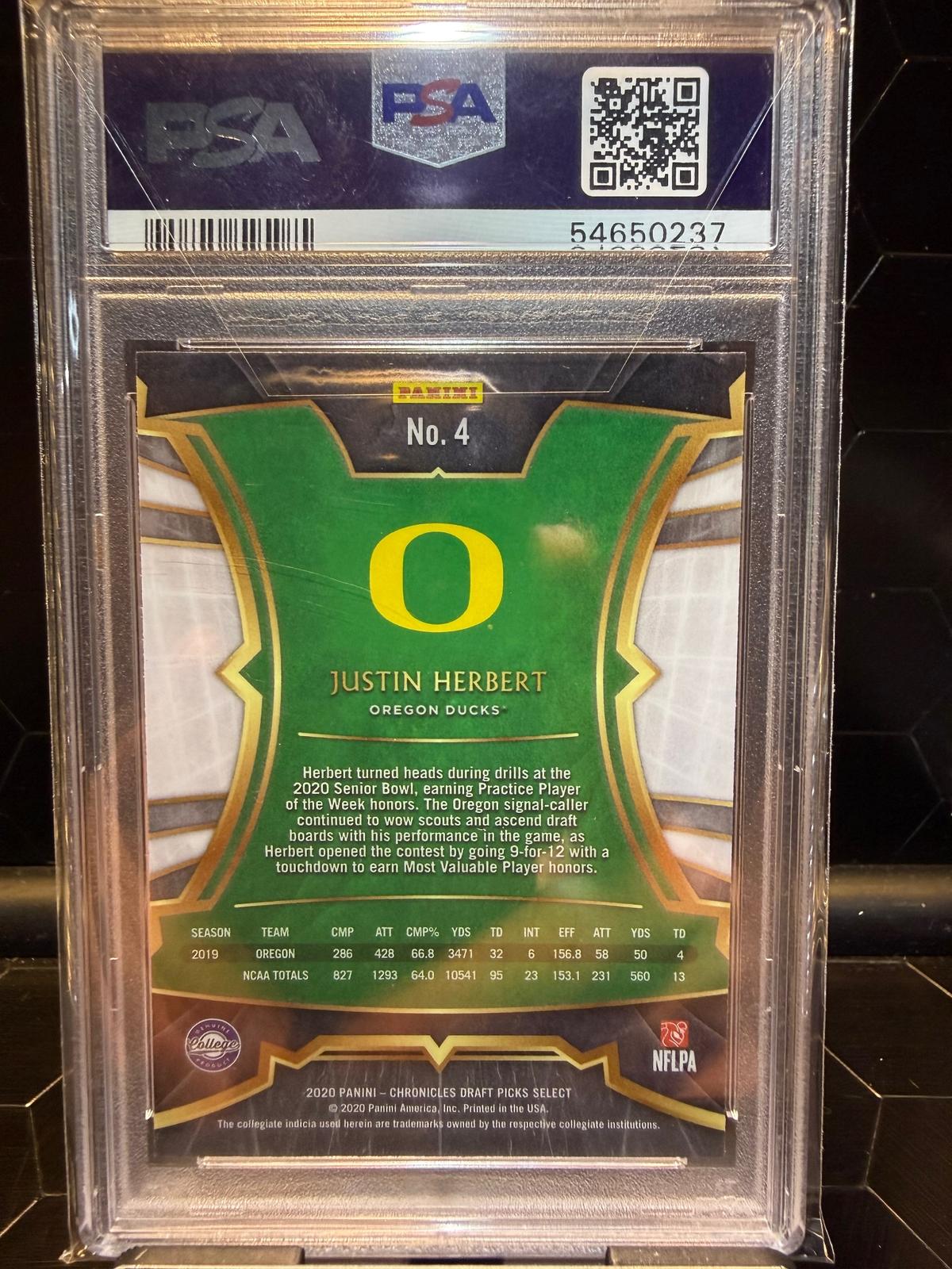 2020 Panini Chronicles Draft Picks #4 Justin Herbert Select PSA 9